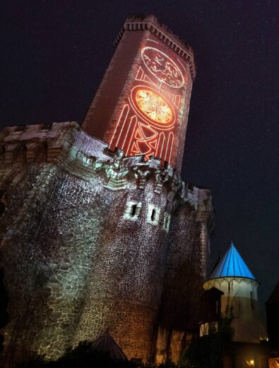 Mystery Castle mystisch beleuchtet